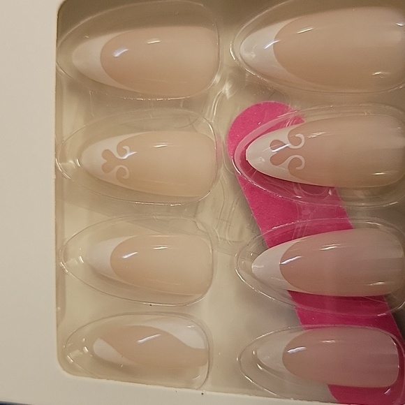 Pack of 2 Manicure Designs False Nails - Picture 2 of 3